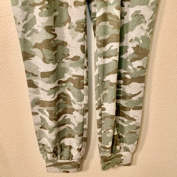 NWT Joggers BeachLunchLounge Small Natural Camo Camoflauge Samantha Cozy - Picture 4 of 14